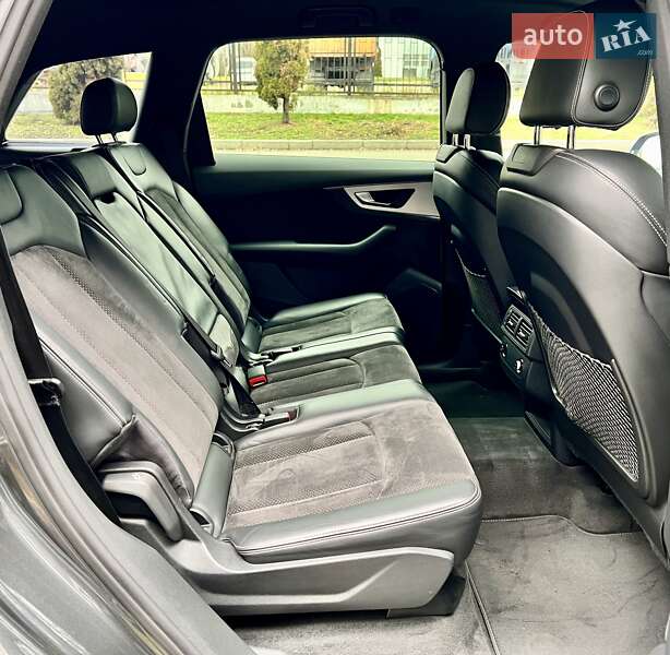 Позашляховик / Кросовер Audi Q7 2016 в Києві