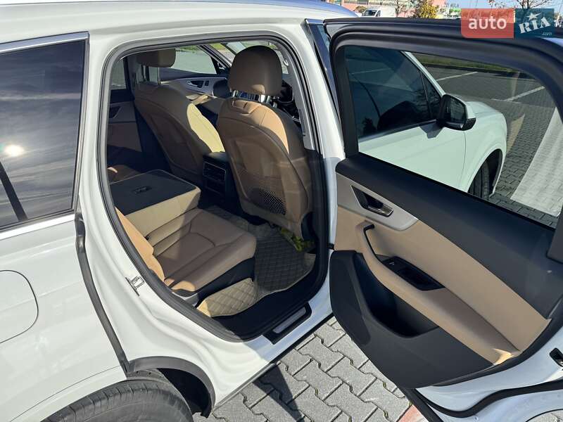 Внедорожник / Кроссовер Audi Q7 2021 в Киеве