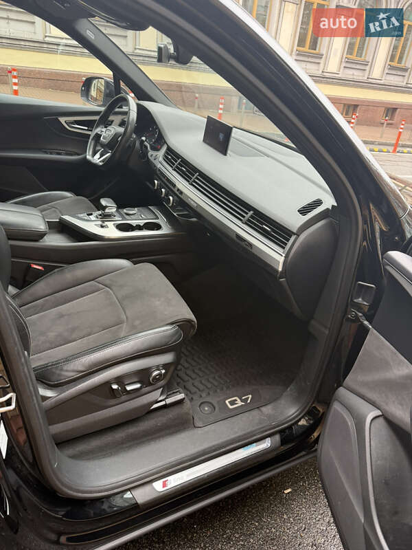 Позашляховик / Кросовер Audi Q7 2017 в Києві