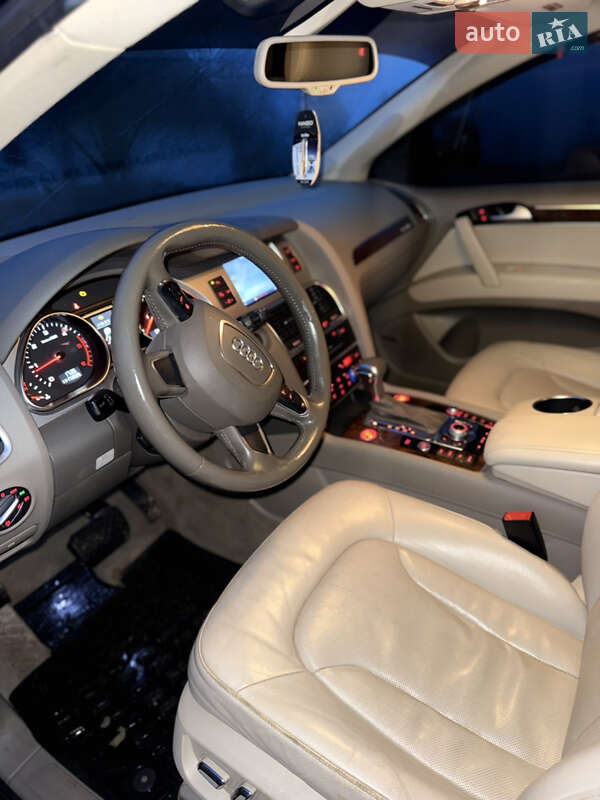 Позашляховик / Кросовер Audi Q7 2012 в Рівному