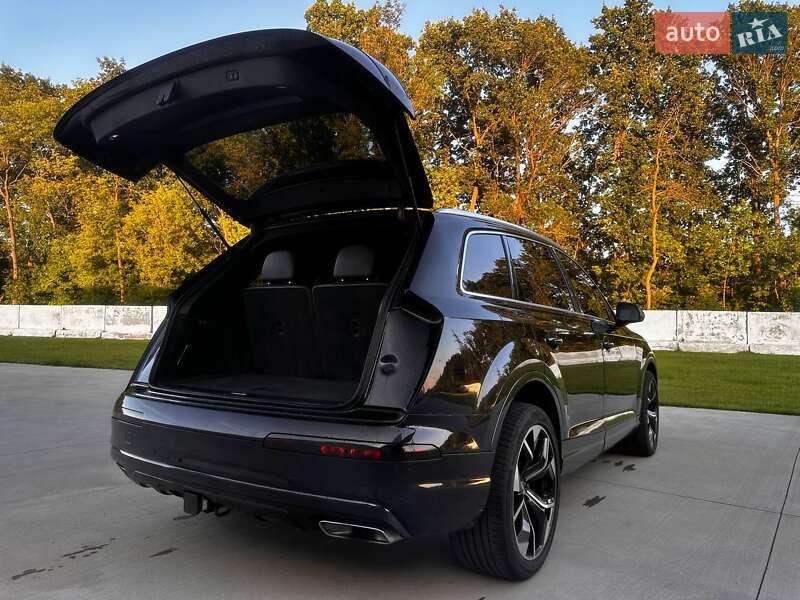 Позашляховик / Кросовер Audi Q7 2017 в Луцьку