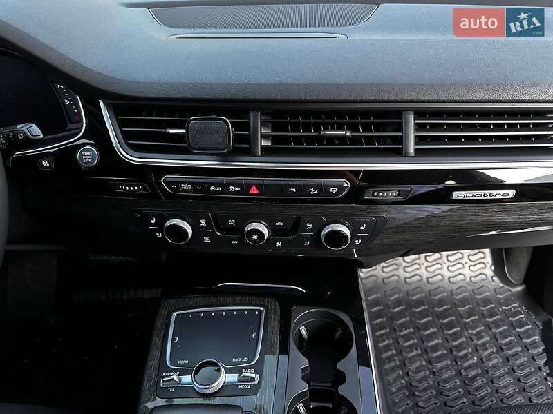 Позашляховик / Кросовер Audi Q7 2017 в Луцьку
