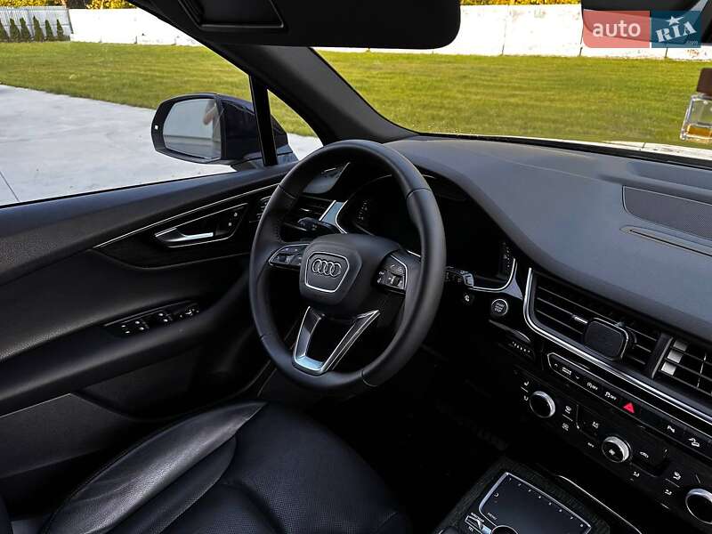 Позашляховик / Кросовер Audi Q7 2017 в Луцьку
