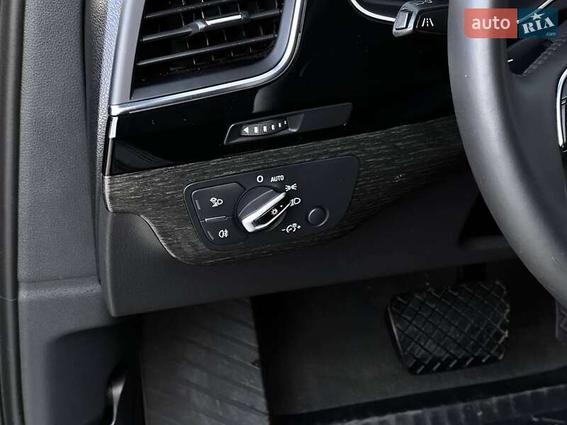 Позашляховик / Кросовер Audi Q7 2017 в Луцьку