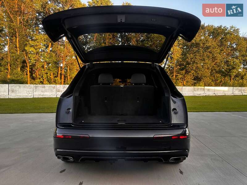 Позашляховик / Кросовер Audi Q7 2017 в Луцьку