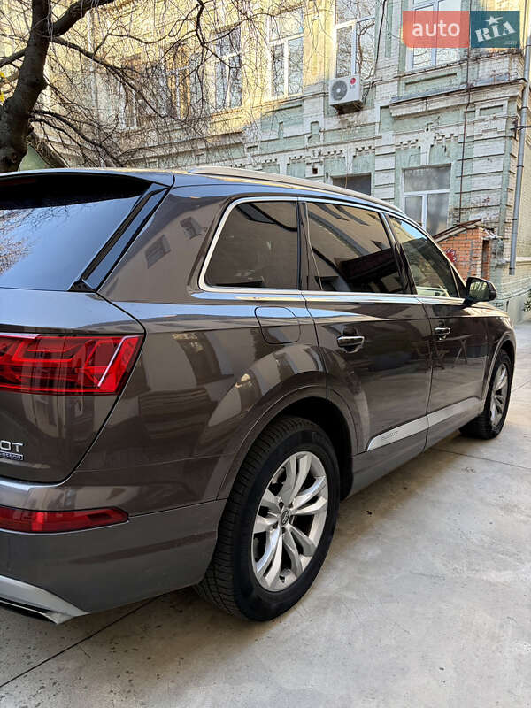 Внедорожник / Кроссовер Audi Q7 2016 в Киеве