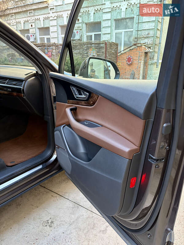 Внедорожник / Кроссовер Audi Q7 2016 в Киеве