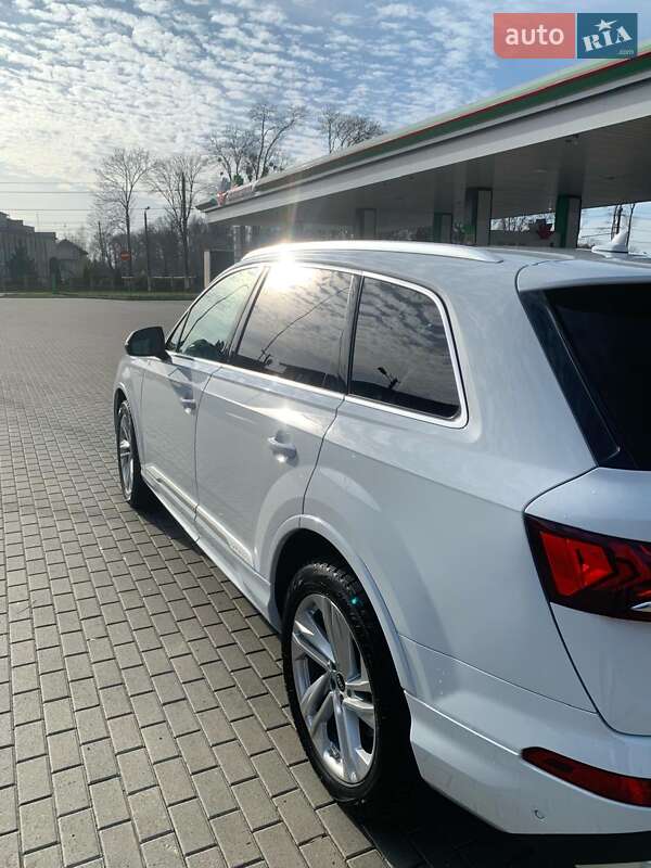 Позашляховик / Кросовер Audi Q7 2021 в Житомирі