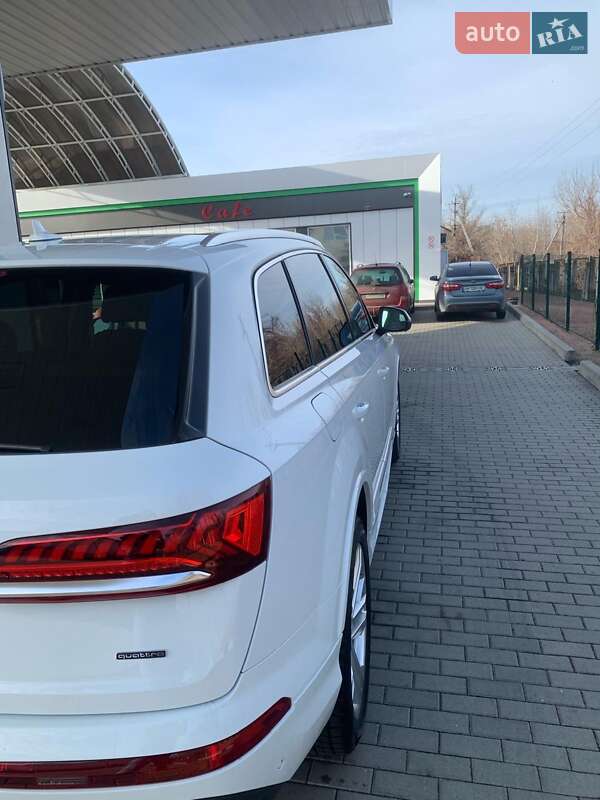 Позашляховик / Кросовер Audi Q7 2021 в Житомирі