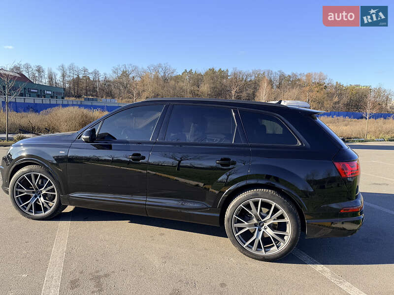 Позашляховик / Кросовер Audi Q7 2017 в Ірпені