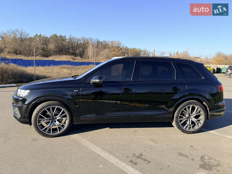 Позашляховик / Кросовер Audi Q7 2017 в Ірпені