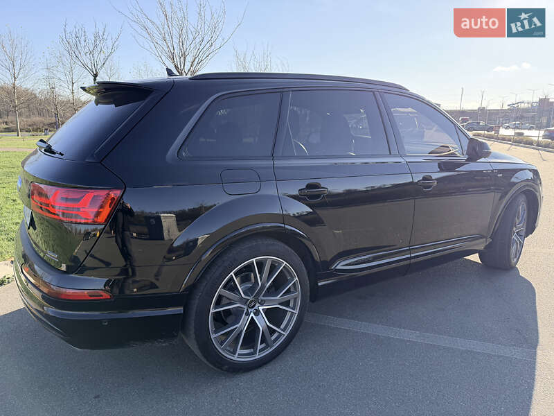 Позашляховик / Кросовер Audi Q7 2017 в Ірпені