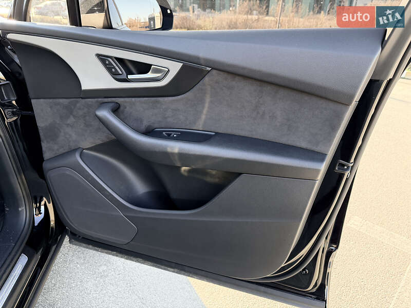 Позашляховик / Кросовер Audi Q7 2017 в Ірпені