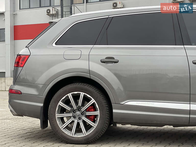 Позашляховик / Кросовер Audi Q7 2017 в Нововолинську
