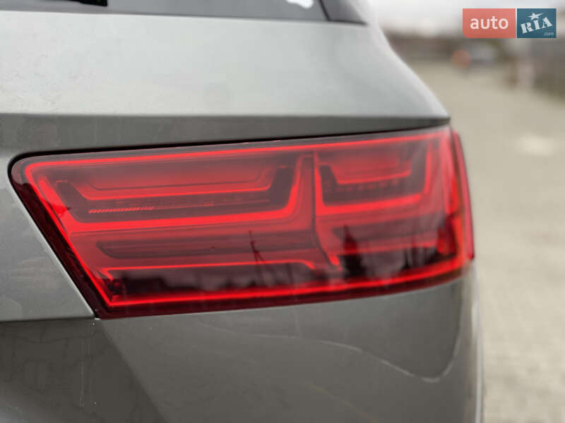 Позашляховик / Кросовер Audi Q7 2017 в Нововолинську
