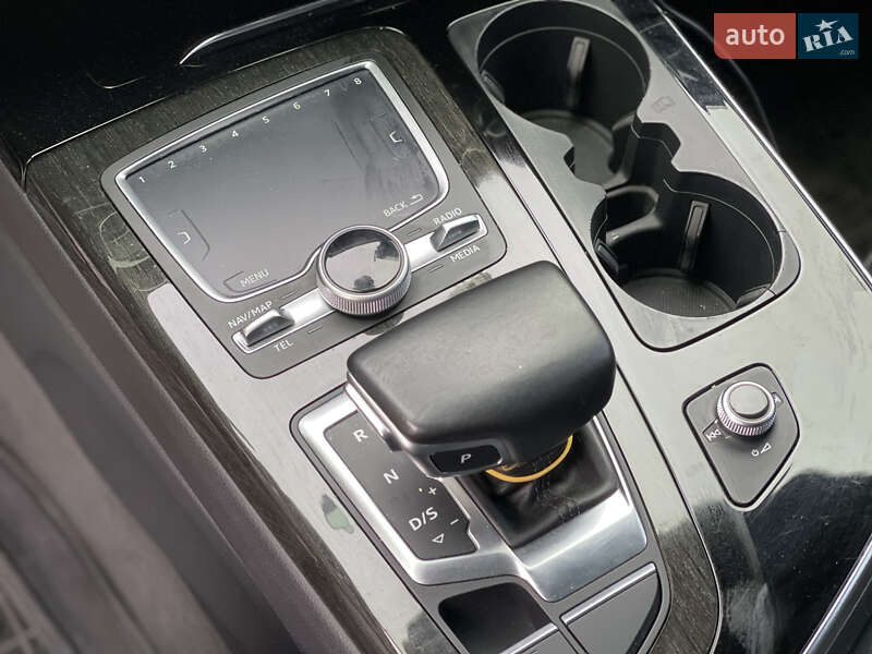 Позашляховик / Кросовер Audi Q7 2017 в Нововолинську