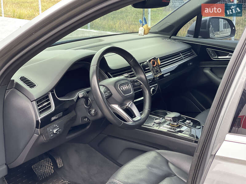 Позашляховик / Кросовер Audi Q7 2017 в Нововолинську