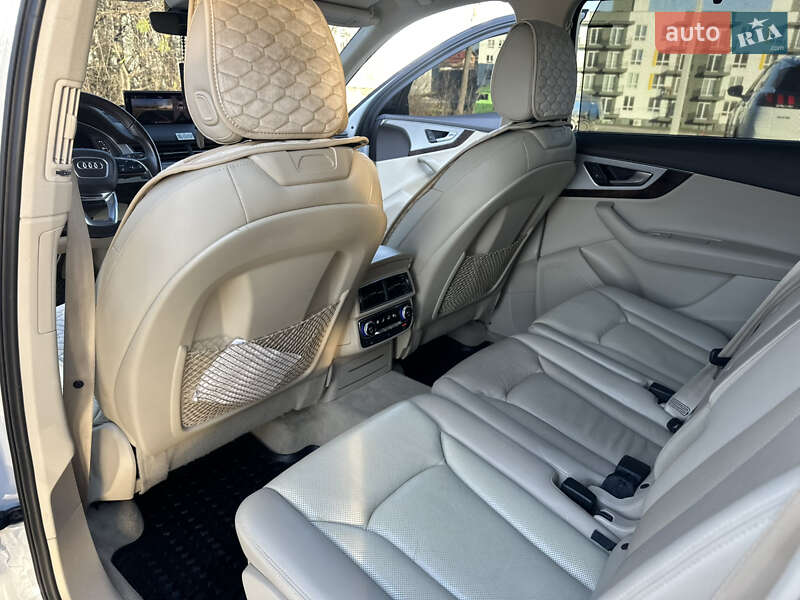 Позашляховик / Кросовер Audi Q7 2016 в Львові