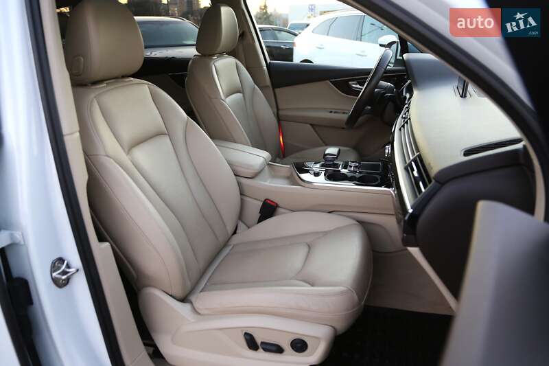 Позашляховик / Кросовер Audi Q7 2016 в Києві