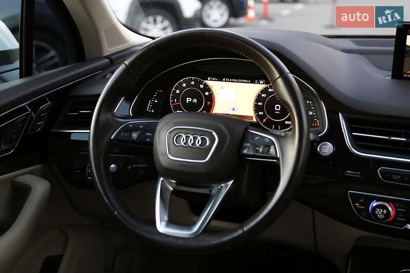 Позашляховик / Кросовер Audi Q7 2016 в Києві