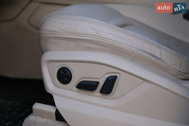 Позашляховик / Кросовер Audi Q7 2016 в Києві