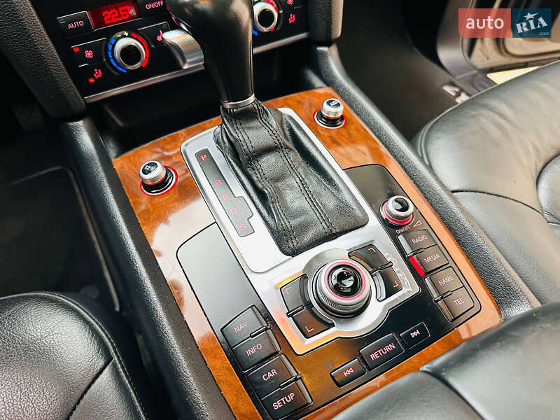 Позашляховик / Кросовер Audi Q7 2010 в Грушево