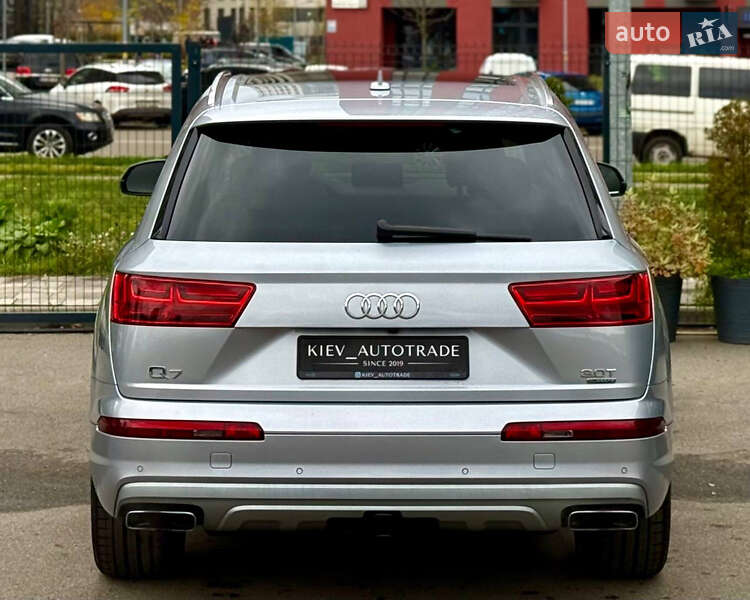 Позашляховик / Кросовер Audi Q7 2017 в Києві