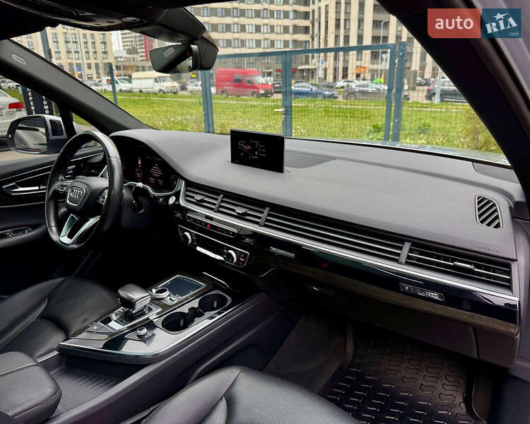 Позашляховик / Кросовер Audi Q7 2017 в Києві