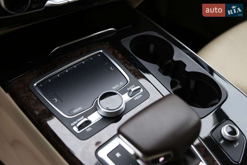 Позашляховик / Кросовер Audi Q7 2016 в Києві