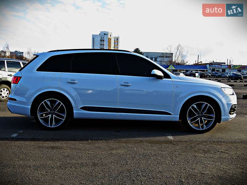Позашляховик / Кросовер Audi Q7 2016 в Черкасах