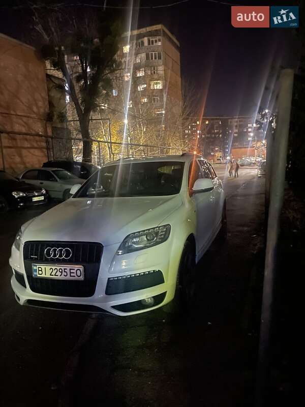 Позашляховик / Кросовер Audi Q7 2013 в Полтаві