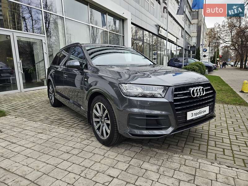Внедорожник / Кроссовер Audi Q7 2019 в Киеве