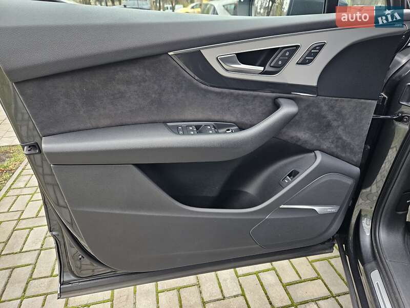 Внедорожник / Кроссовер Audi Q7 2019 в Киеве