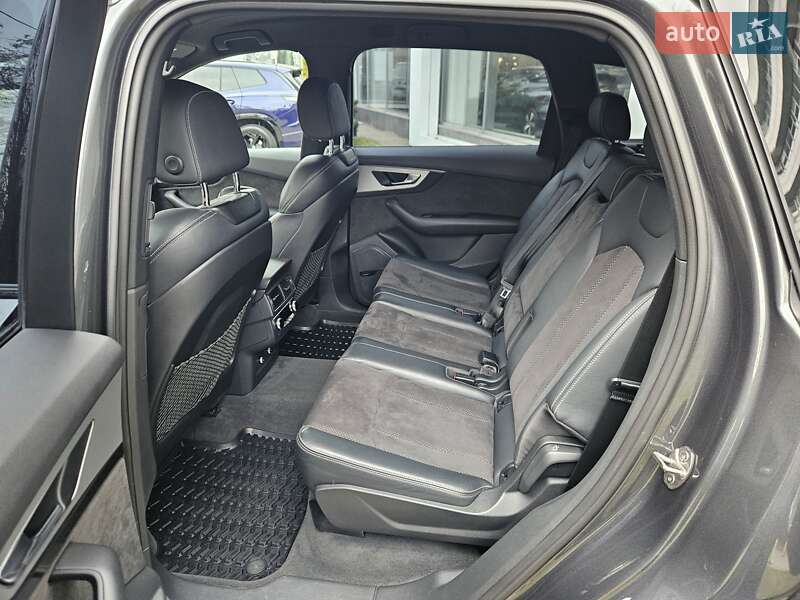 Внедорожник / Кроссовер Audi Q7 2019 в Киеве