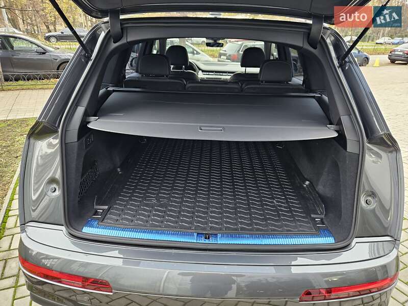 Внедорожник / Кроссовер Audi Q7 2019 в Киеве