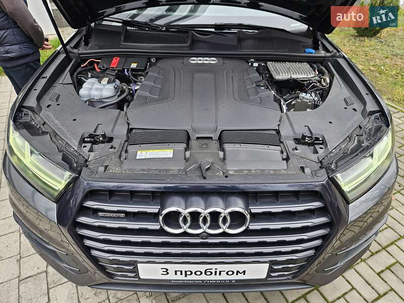 Внедорожник / Кроссовер Audi Q7 2019 в Киеве