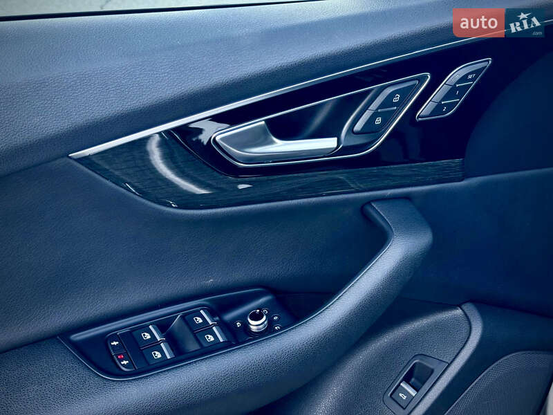 Позашляховик / Кросовер Audi Q7 2017 в Києві