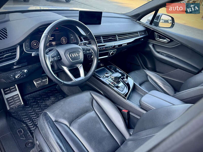 Позашляховик / Кросовер Audi Q7 2017 в Києві