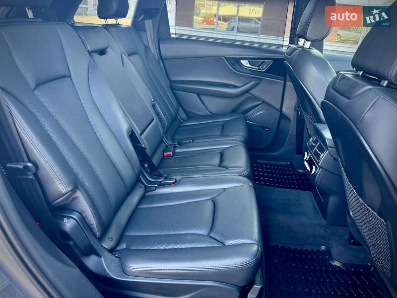 Позашляховик / Кросовер Audi Q7 2017 в Києві
