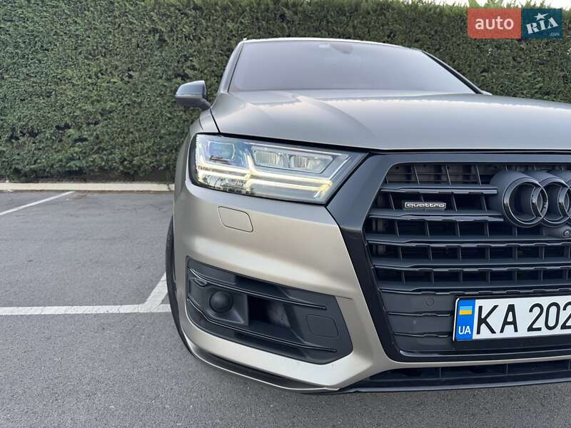 Внедорожник / Кроссовер Audi Q7 2016 в Киеве