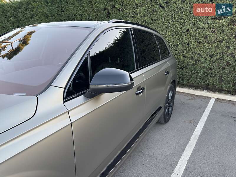 Внедорожник / Кроссовер Audi Q7 2016 в Киеве