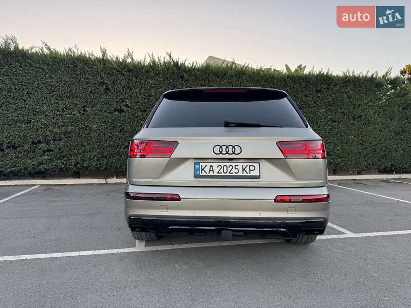 Внедорожник / Кроссовер Audi Q7 2016 в Киеве