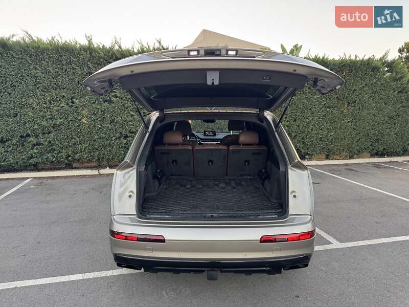 Внедорожник / Кроссовер Audi Q7 2016 в Киеве