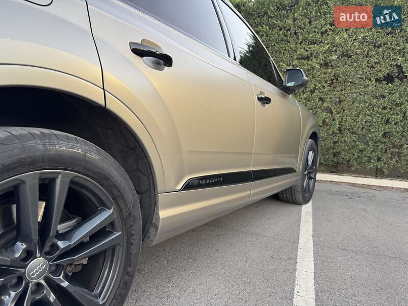 Внедорожник / Кроссовер Audi Q7 2016 в Киеве
