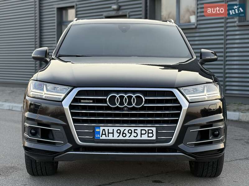 Позашляховик / Кросовер Audi Q7 2017 в Дніпрі