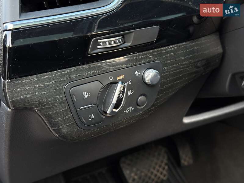 Позашляховик / Кросовер Audi Q7 2017 в Дніпрі