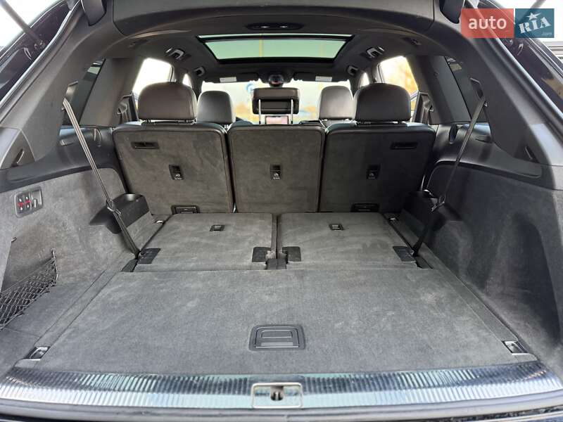 Позашляховик / Кросовер Audi Q7 2017 в Дніпрі