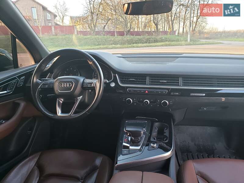 Позашляховик / Кросовер Audi Q7 2016 в Чуднові