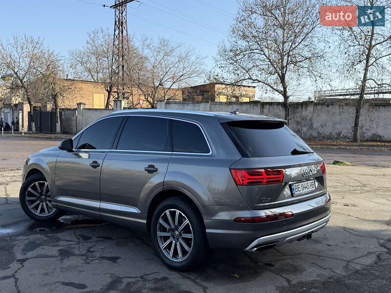 Позашляховик / Кросовер Audi Q7 2017 в Миколаєві