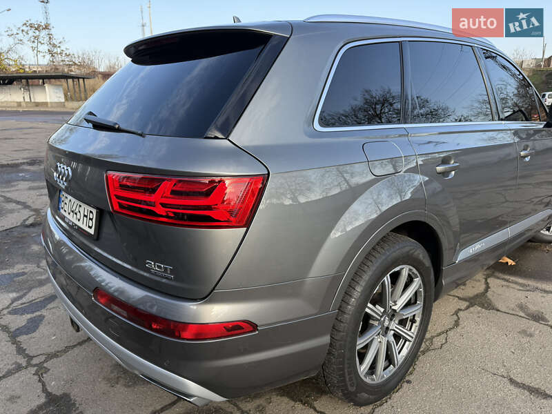 Позашляховик / Кросовер Audi Q7 2017 в Миколаєві